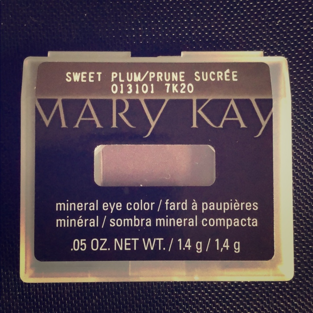 MaryKay Sweet Plum eyeshadow